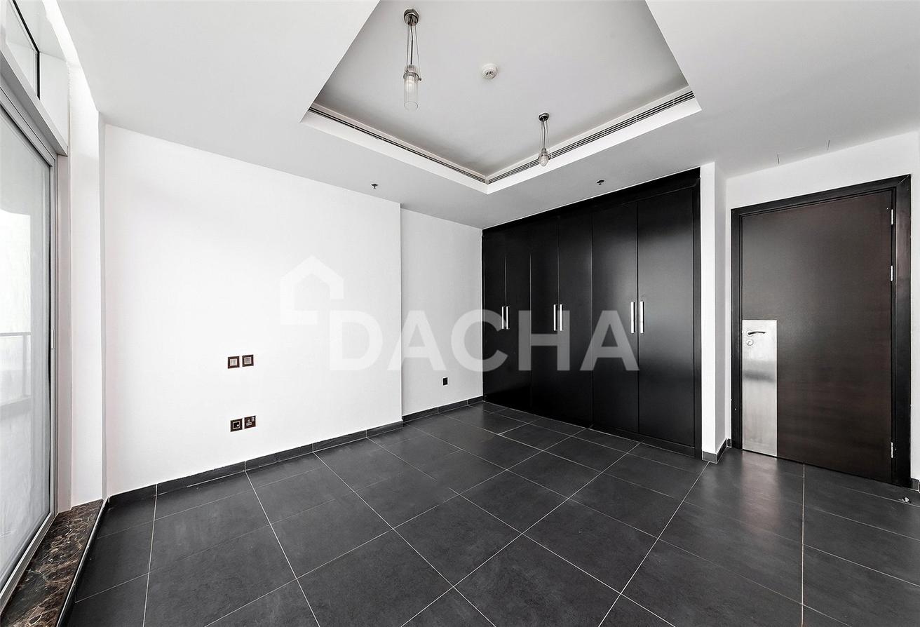 LUXURIOUS | VACANT | UNFURNISHED photo 23