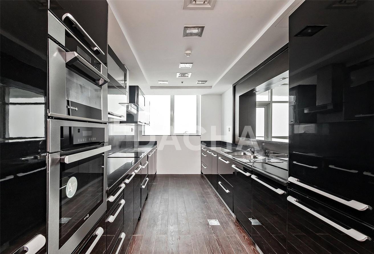 LUXURIOUS | VACANT | UNFURNISHED photo 8