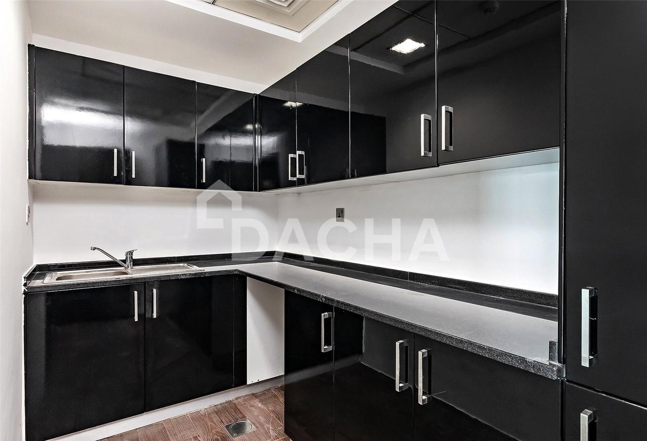 LUXURIOUS | VACANT | UNFURNISHED photo 24