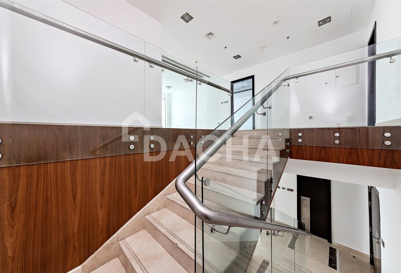 LUXURIOUS | VACANT | UNFURNISHED photo 16
