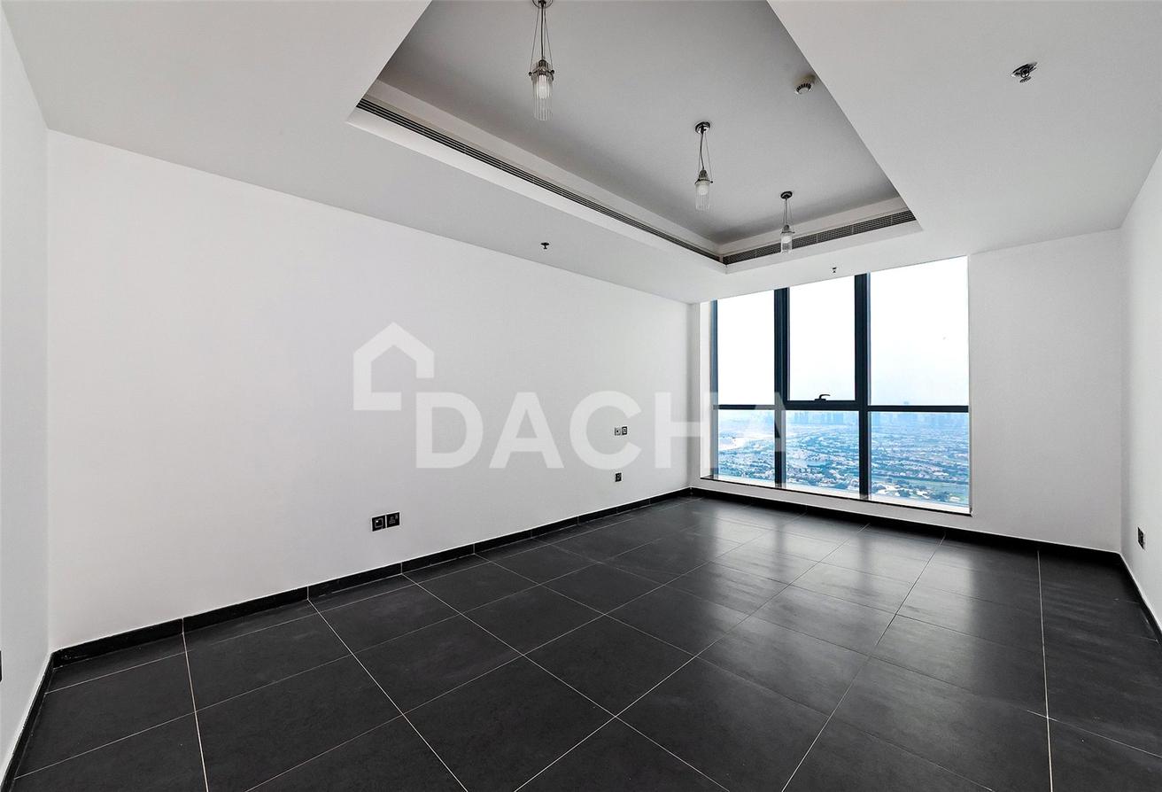 LUXURIOUS | VACANT | UNFURNISHED photo 21