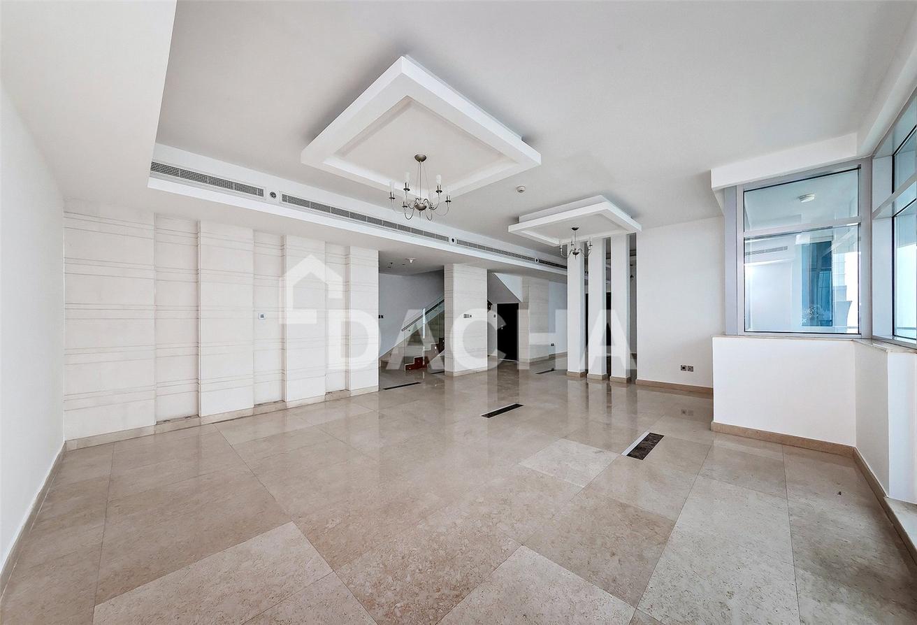 LUXURIOUS | VACANT | UNFURNISHED photo 4