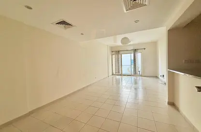 شقة - غرفة نوم - 1 حمام للايجار في الغزلان 4 - الغزلان - جرينز - دبي
