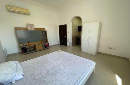 Villa - 7+ - 7+ for rent in Shakhbout City - Abu Dhabi