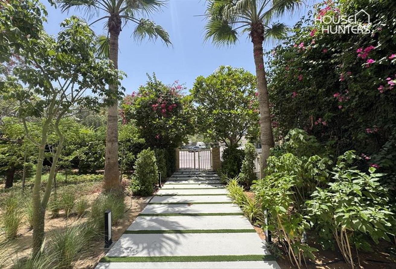 Fully Upgraded | Luxurious 5-Bed | Golf Course photo 10