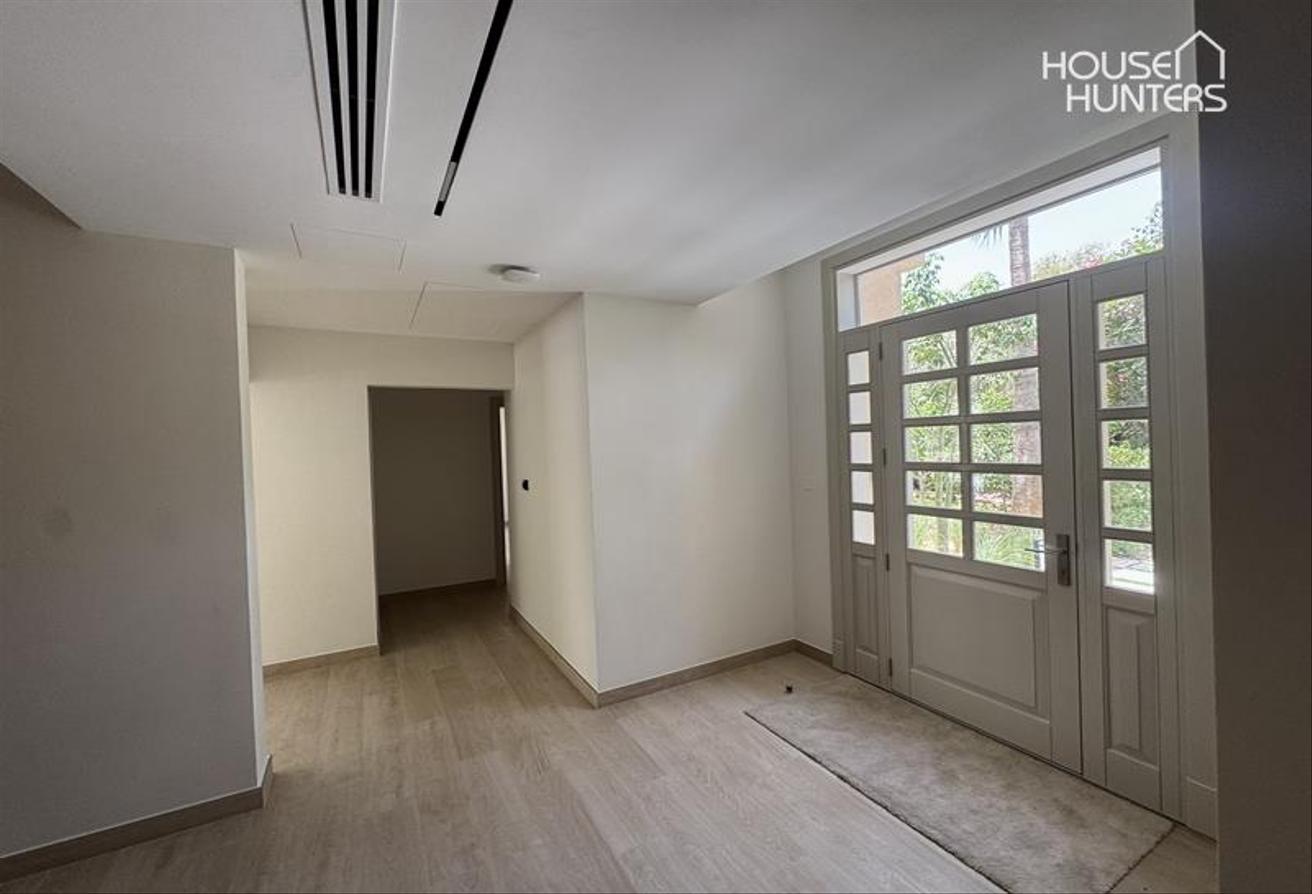 Fully Upgraded | Luxurious 5-Bed | Golf Course photo 3