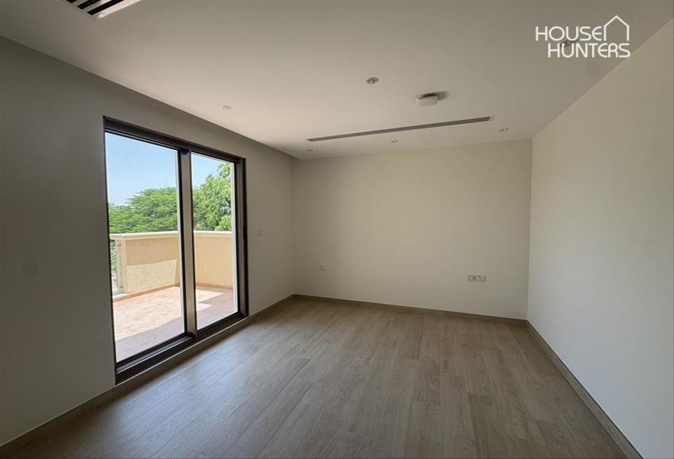 Fully Upgraded | Luxurious 5-Bed | Golf Course photo 19