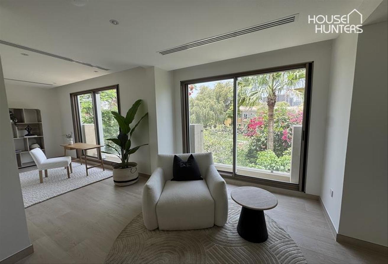 Fully Upgraded | Luxurious 5-Bed | Golf Course photo 5