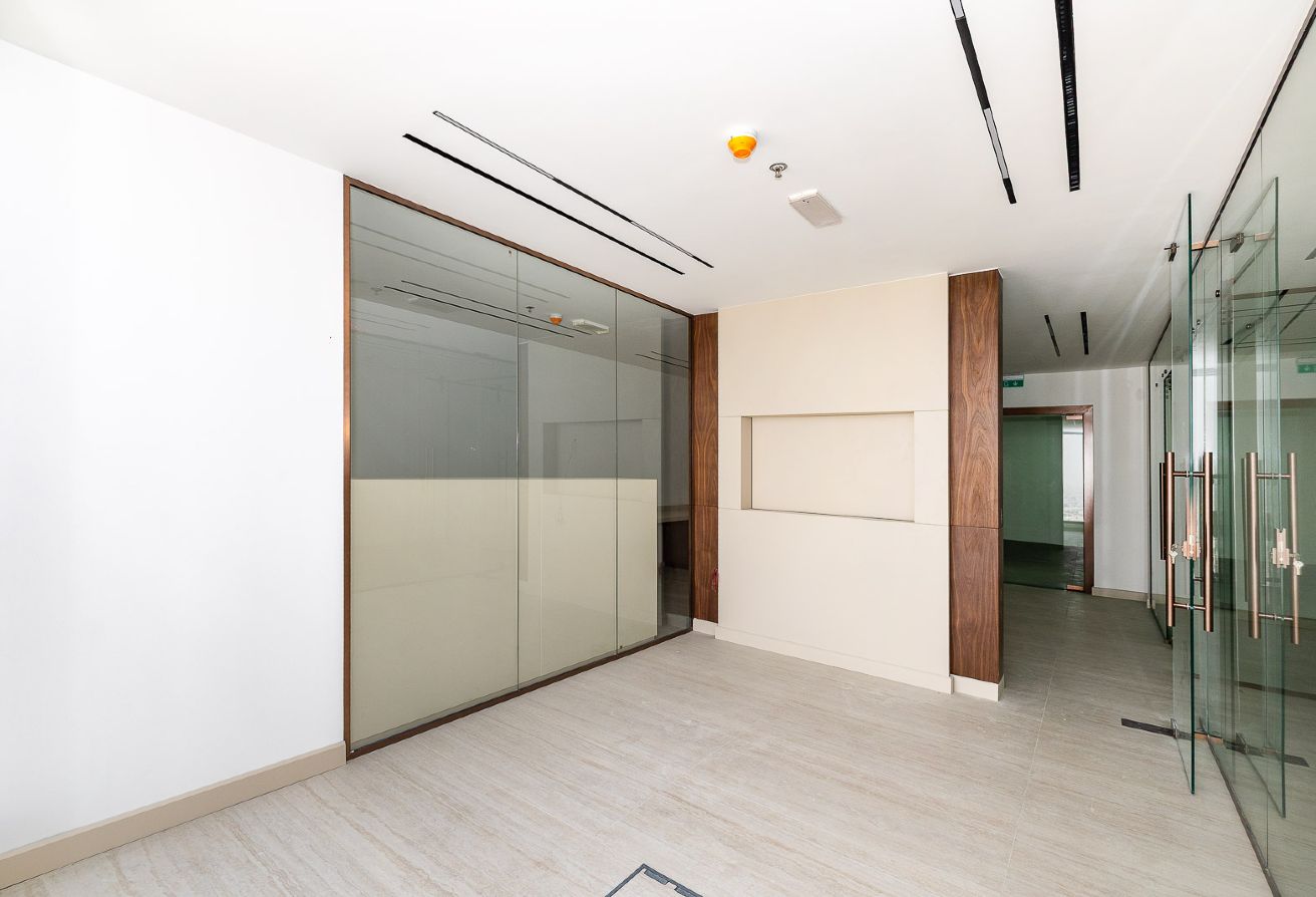 Studio office space in I Rise Tower, Barsha Heights (Tecom): 5