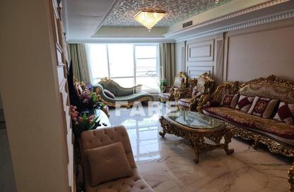 Apartment - 3 - 4 for sale in Beach Tower 2 - Al Khan Lagoon - Al Khan - Sharjah