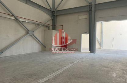 Warehouse - Studio - 4 Bathrooms for rent in Al Warsan 2 - Al Warsan - Dubai