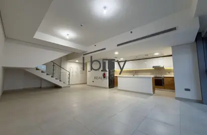 شقة - 2 غرف نوم - 4 حمامات للايجار في راديانت سكوير - مدينة الأضواء - جزيرة الريم - أبوظبي