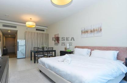 Apartment - Studio - 1 for rent in SOL Bay - Business Bay - Dubai
