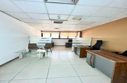 مركز أعمال - استوديو - 2 حمامات للايجار في بناية الكاظم - منطقة حديقة الكرامة - الكرامة - دبي