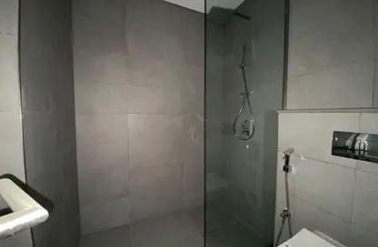 شقة - 1 حمام للايجار في إيست فييليدج - الجادة - الشارقة