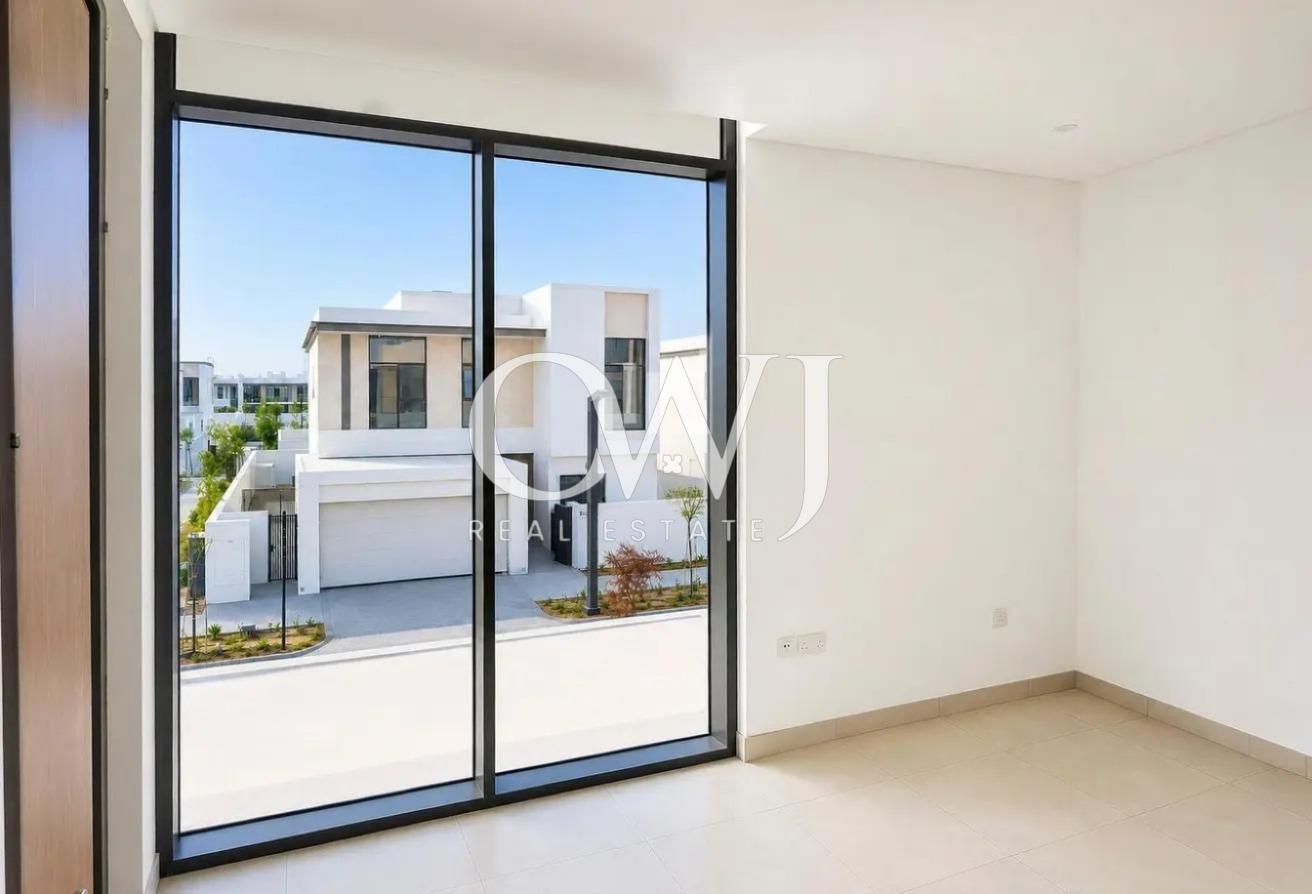 Next to Lagoon and Park | Huge Plot | West Open photo 5