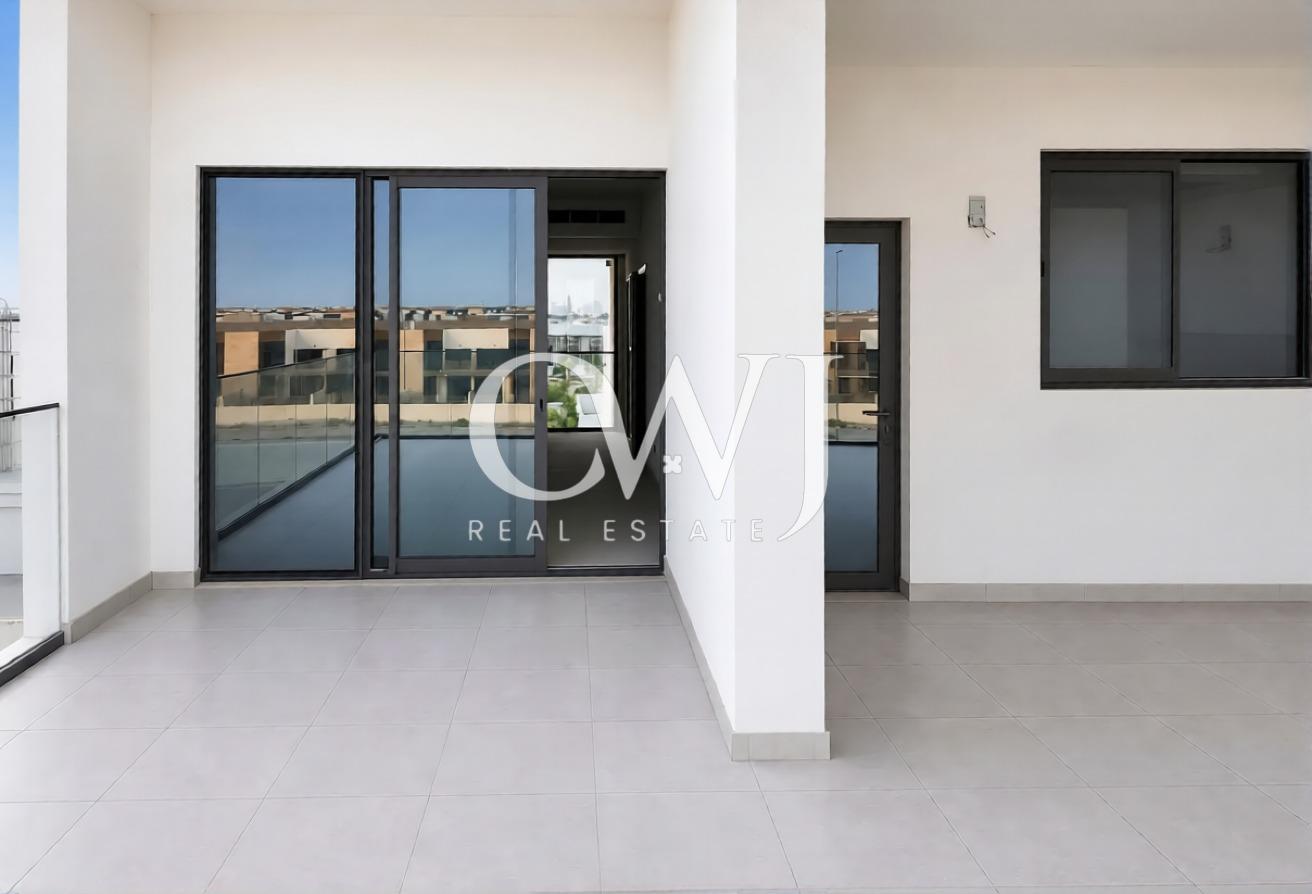 Next to Lagoon and Park | Huge Plot | West Open photo 8