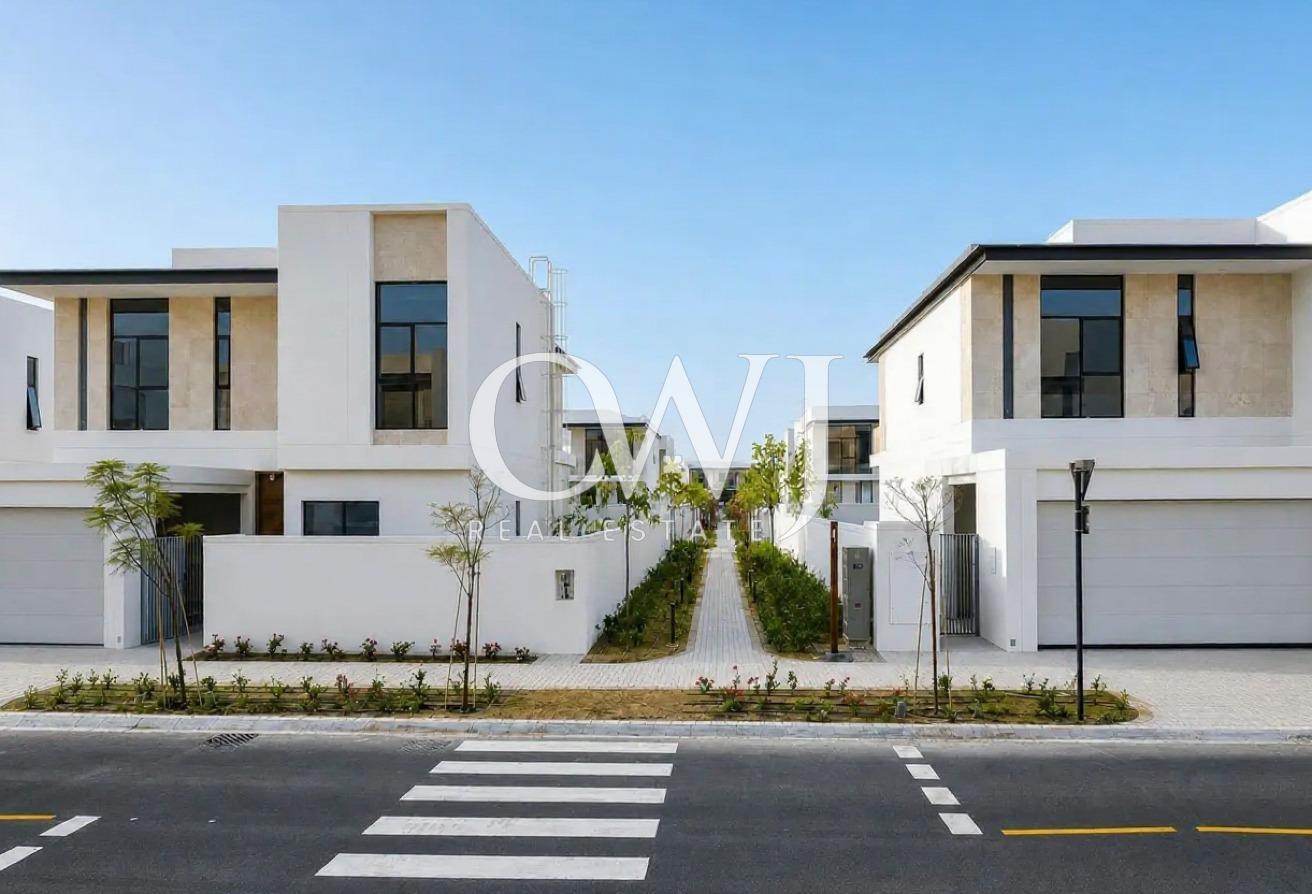 Next to Lagoon and Park | Huge Plot | West Open photo 7