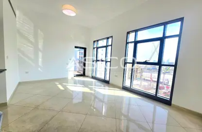 Apartment - 1 Bedroom - 2 Bathrooms for rent in Romaithi Building - Al Jaddaf - Dubai Apartment - 1 Bedroom - 2 Bathrooms for rent in Romaithi Building - Al Jaddaf - Dubai