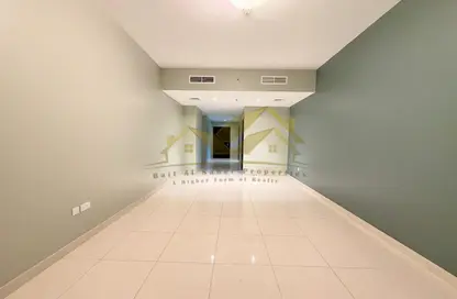 شقة - 2 غرف نوم - 3 حمامات للايجار في برج دوجا - شارع الشيخ زايد - دبي شقة - 2 غرف نوم - 3 حمامات للايجار في برج دوجا - شارع الشيخ زايد - دبي