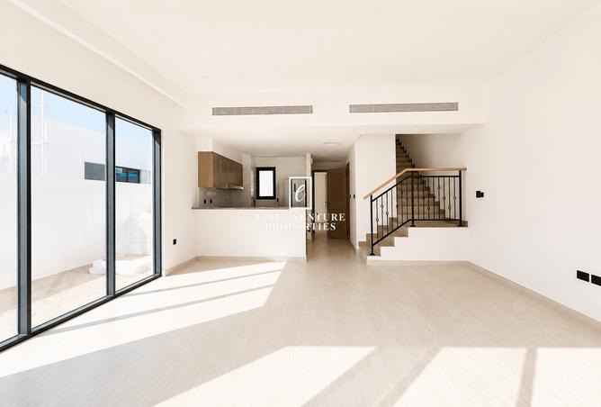 POOL & PARK NEARBY | READY | PREMIUM 5 BED TH photo 2