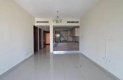 شقة - غرفة نوم - 2 حمامات للايجار في مجمع روكسانا السكني - دي - روكسانا ريزيدنس - الضاحية 12 - قرية جميرا الدائرية - دبي