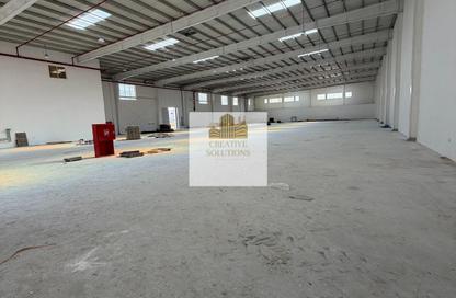 Warehouse - Studio - 3 Bathrooms for rent in Umm Al Thuoob - Umm Al Quwain