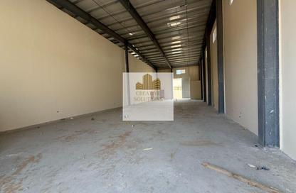 Warehouse - Studio - 3 Bathrooms for rent in Umm Al Thuoob - Umm Al Quwain