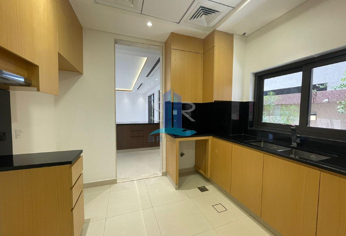 Spacious Layout l Vacant l 6 BR + Maid & Driver photo 10