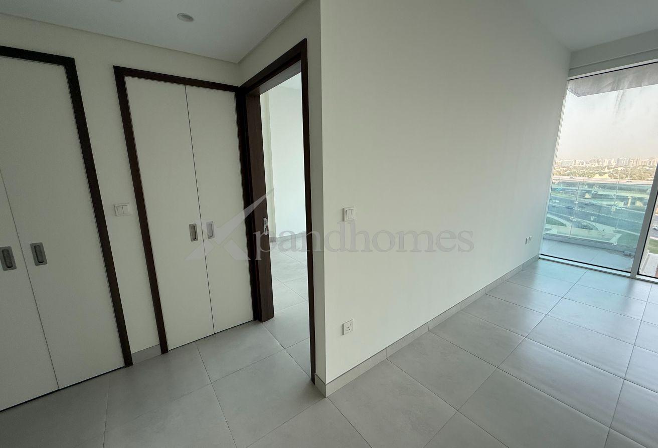 Best Deal |Large 1BHK | Near Metro | Ready photo 13