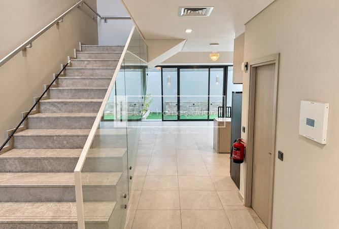 UPGRADED | LANDSCAPED | DEWA INCLUDED | VACANT photo 2