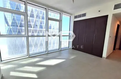 Apartment - 4 Bedrooms - 4 Bathrooms for rent in Corniche Tower - Corniche Road - Abu Dhabi