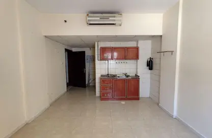 Apartment - 1 Bathroom for rent in Al Butina B - Al Butina - Sharjah