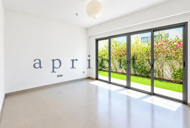 4-bed townhouse in Camelia 1 · Vacant — photo 2