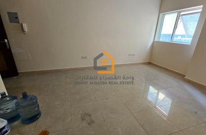Apartment - 1 Bedroom - 2 Bathrooms for rent in Qasimia 10 building - Al Mahatta - Al Qasimia - Sharjah Apartment - 1 Bedroom - 2 Bathrooms for rent in Qasimia 10 building - Al Mahatta - Al Qasimia - Sharjah