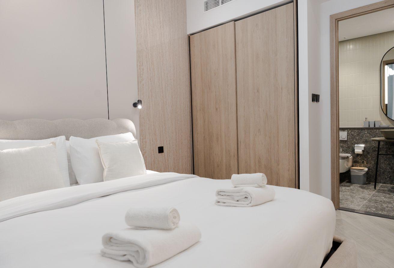 1BR RENOVATED | BRAND NEW | CANAL VIEW photo 15