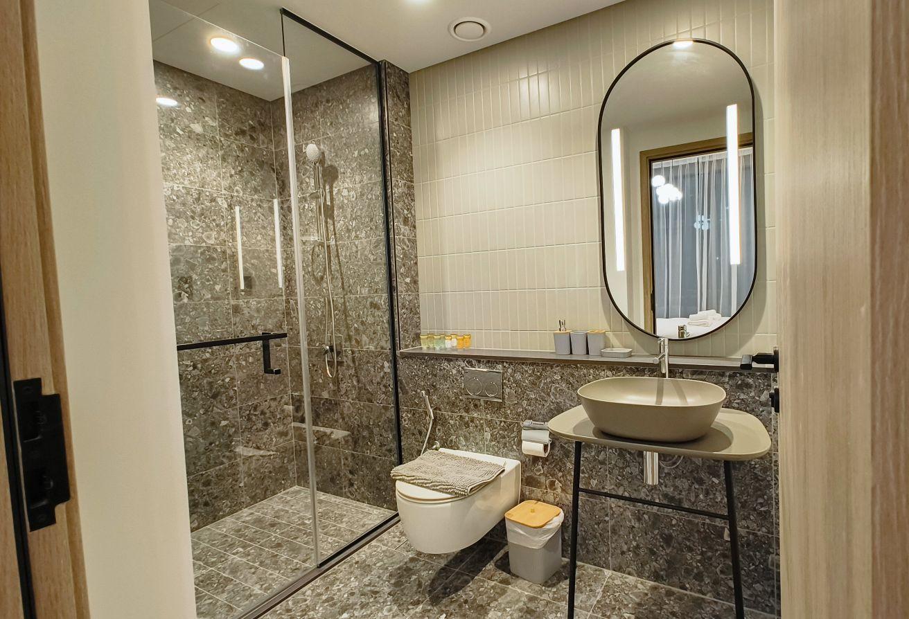 1BR RENOVATED | BRAND NEW | CANAL VIEW photo 18
