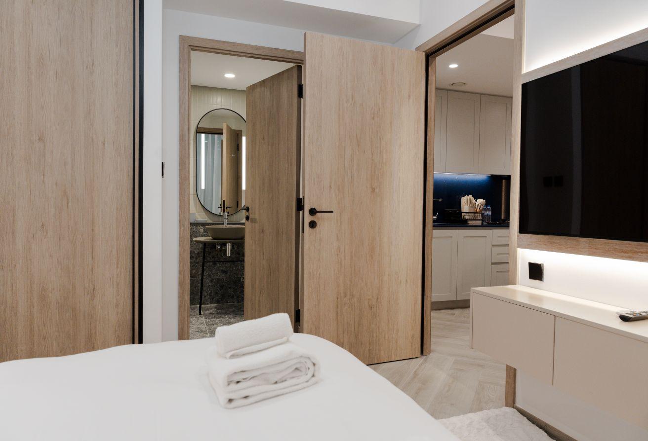 1BR RENOVATED | BRAND NEW | CANAL VIEW photo 17