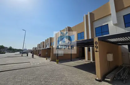 Villa - 3 Bedrooms - 4 Bathrooms for rent in Nasma Residence - Al Tai - Sharjah