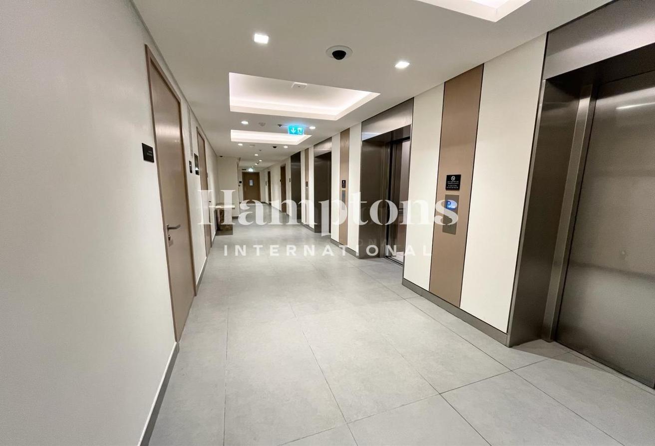 Community View | Mid-Floor | Exclusive photo 16