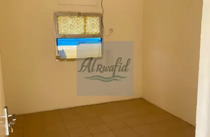 سكن عمال - استوديو - 8 حمامات للايجار في المنطقة الصناعية رقم 12 - المنطقة الصناعية بالشارقة - الشارقة