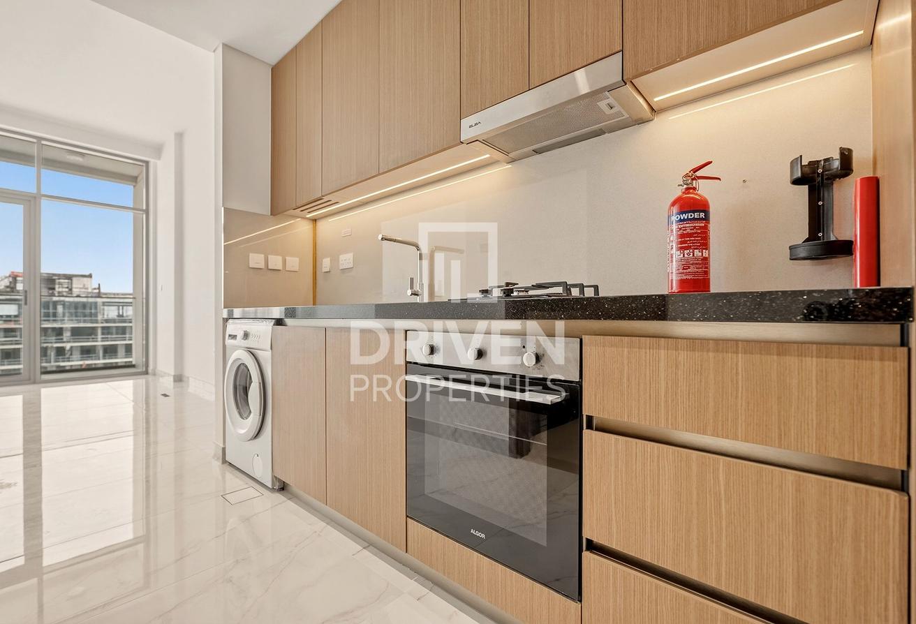 Lowest Price | Fitted | Chiller Free | Big Layout photo 7