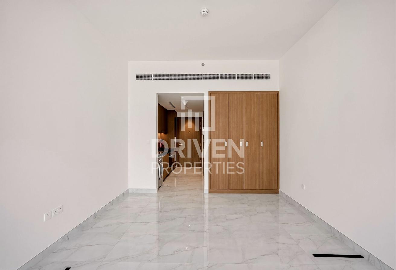 Lowest Price | Fitted | Chiller Free | Big Layout photo 5