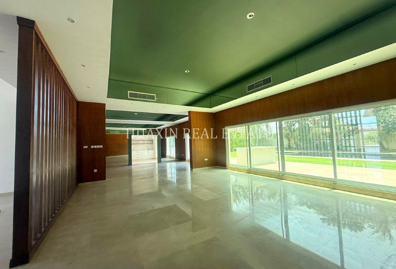 Independent | Huge Garden | Private Swimming Pool photo 2
