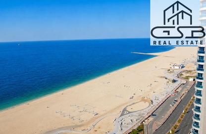 شقة - 2 غرف نوم - 3 حمامات للايجار في برج الكورنيش - طريق كورنيش عجمان - عجمان