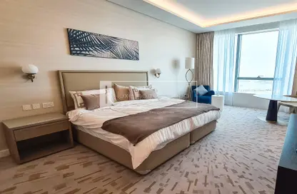 Apartment - 1 Bathroom for sale in The Palm Tower - Palm Jumeirah - Dubai