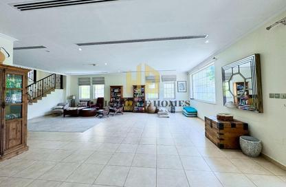 Villa - 4 - 5 for rent in Jumeirah Park - Dubai