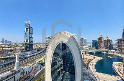 مكتب - استوديو للايجار في B2B  برج - الخليج التجاري - دبي