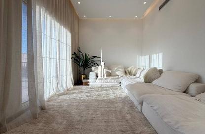 Villa - 4 - 5 for rent in Nad Al Sheba Villas - Nad Al Sheba 3 - Nad Al Sheba - Dubai