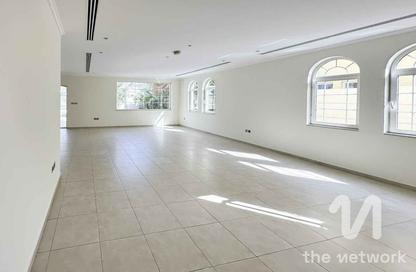 Villa - 4 Bedrooms - 5 Bathrooms for rent in District 4 - Jumeirah Park - Dubai Villa - 4 Bedrooms - 5 Bathrooms for rent in District 4 - Jumeirah Park - Dubai